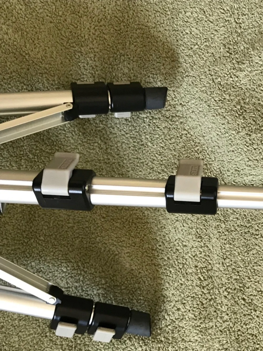 VTG SLIK Insta-Lok Model 613-060 Camera Tripod, 3 Section Legs, Light,NEVER USED